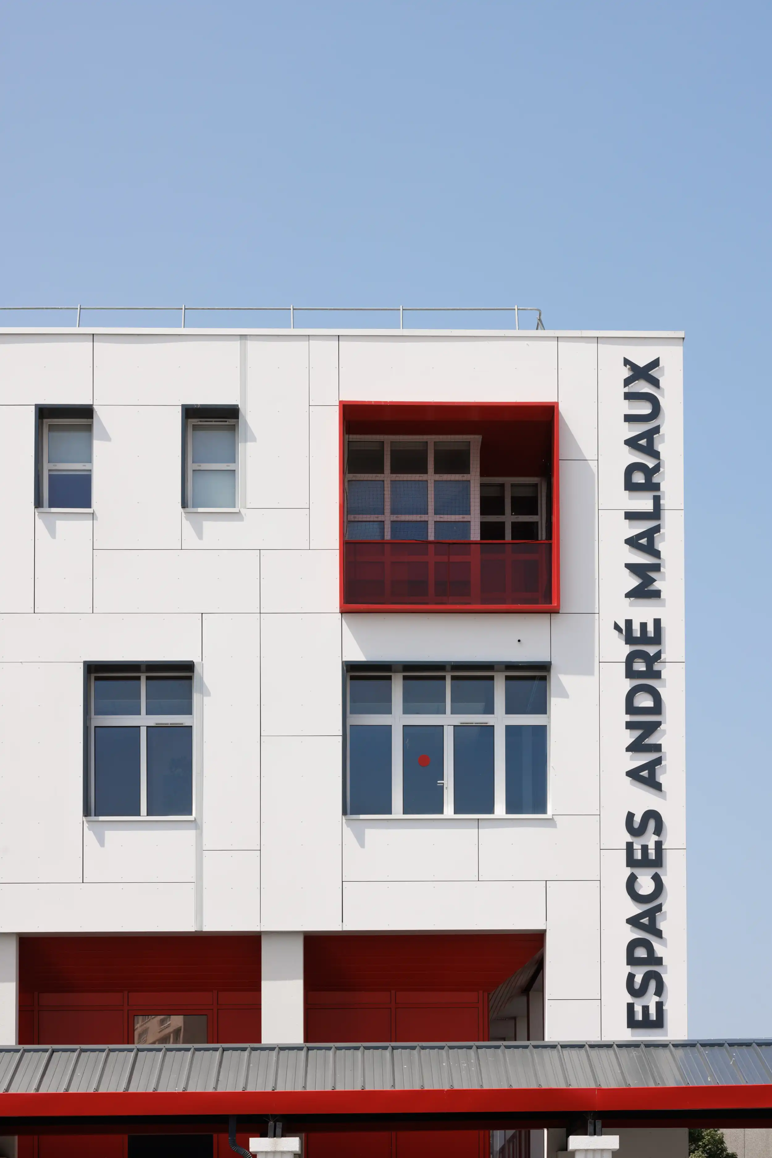 Façade de l'espace André Malraux à Hérouville Saint Clair (Calvados)